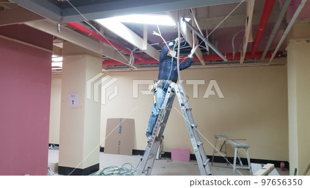 Indoor golf course construction, carpentry, lumber, work Indoor golf course construction, carpentry, lumber, work 97656350