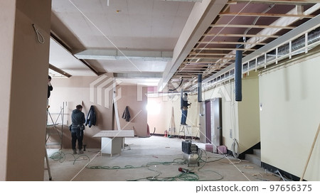 室內高爾夫球場建設、木工、木材、工作 室內高爾夫球場建設、木工、木材、工作 97656375