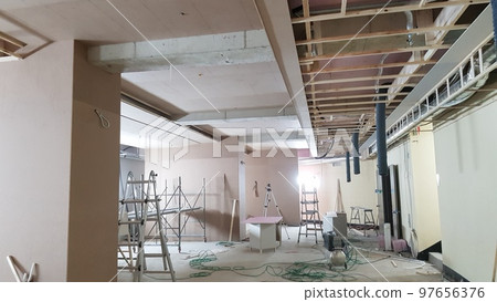 室內高爾夫球場建設、木工、木材、工作 97656376