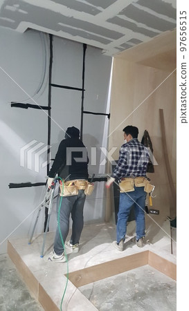 室內高爾夫球場施工。 室內高爾夫球場施工。 97656515