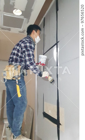 室內高爾夫球場施工。 97656520