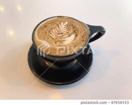Dirty Chai Latte，一種在柴茶拿鐵中加入濃縮咖啡製成的飲料 97656533