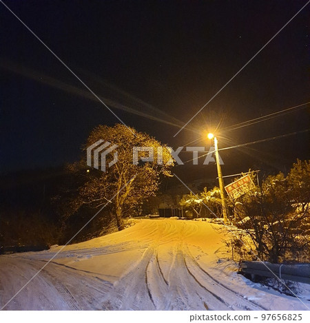 山夜雪景 山夜雪景 97656825