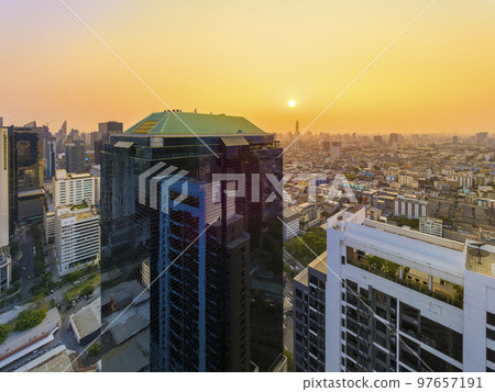 泰國曼谷的建築物和日落/泰國曼谷 97657191