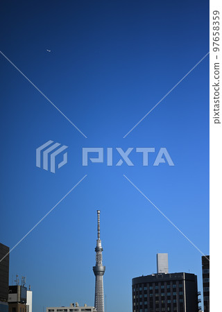 東京天空樹、飛機和藍天 東京天空樹、飛機和藍天 97658359