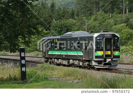宗谷本線快速Nayoro Shiokari Pass Shiokari Station JR北海道H100 DECMO 97658372