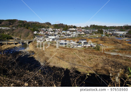 從群馬縣安中市松井田町JR松井田站周邊眺望松井田町市區。 97658980