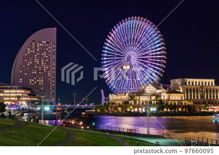 橫濱港未來在聖誕節的夜景 97660095