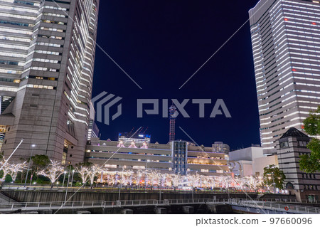 Night view of Yokohama Minatomirai in Christmas season 97660096