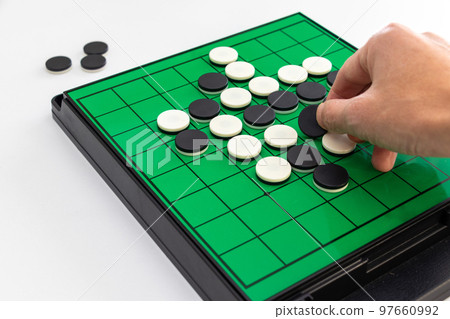 flip the othello stone 97660992