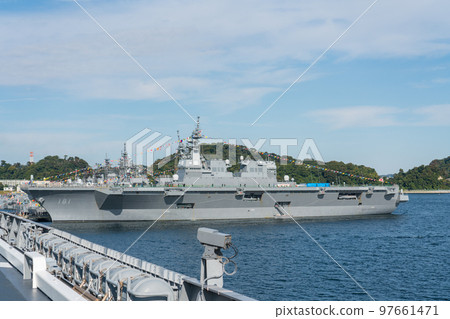 Fleet Week escort ship "Hyuga" 97661471