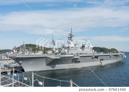 艦隊週護衛艦“日向號” 97661490