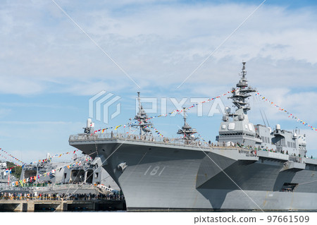 Fleet Week escort ship "Hyuga" 97661509