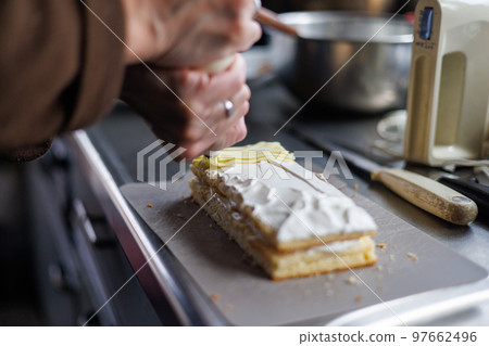 Very delicious homemade Christmas cake in a typical Japanese home Very delicious homemade Christmas cake in a typical Japanese home 97662496
