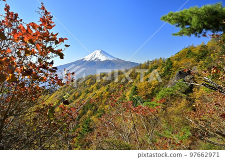 Mt.Mitsutoge to Mt.Fuji and autumnal trees on the ridge Mt.Mitsutoge to Mt.Fuji and autumnal trees on the ridge 97662971