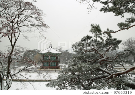 Winter in the Palace, Gyeongbokgung Snow Scene Winter in the Palace, Gyeongbokgung Snow Scene 97663319