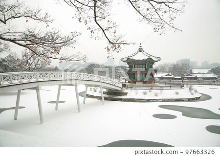 Winter in the Palace, Gyeongbokgung Snow Scene Winter in the Palace, Gyeongbokgung Snow Scene 97663326