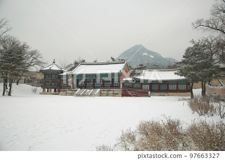 Winter in the Palace, Gyeongbokgung Snow Scene Winter in the Palace, Gyeongbokgung Snow Scene 97663327