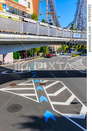 東京都文京區本鄉附近的路標(自行車導航線) 東京都文京區本鄉附近的路標(自行車導航線) 97665092