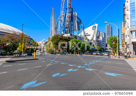 東京都文京區本鄉附近的路標（自行車導航線） 97665094