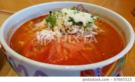 Famous tomato cheese ramen 97665523