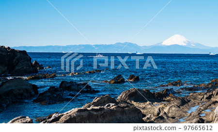 Winter in Jogashima, Miura City, the southernmost tip of Kanagawa Prefecture (sea with a view of Mt. Fuji) 97665612