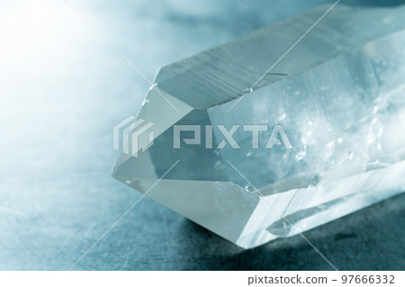 crystal crystal 97666332