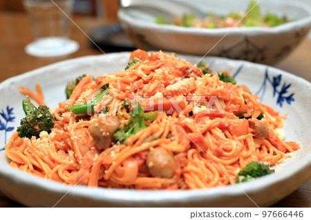 Large plate of tomato sauce spaghetti Large plate of tomato sauce spaghetti 97666446