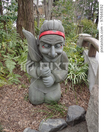 供奉著平安時代天文學家安倍晴明的晴明神社,位於京都市上京區一條大道橋下安倍晴明的宅邸舊址。 供奉著平安時代天文學家安倍晴明的晴明神社,位於京都市上京區一條大道橋下安倍晴明的宅邸舊址。 97666892