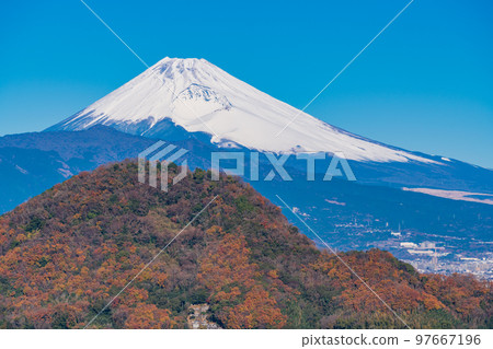 (靜岡縣)從伊豆之國守山展望台看到的富士山 (靜岡縣)從伊豆之國守山展望台看到的富士山 97667196