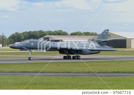 US Air Force B-1B Lancer supersonic bomber landing US Air Force B-1B Lancer supersonic bomber landing 97667718