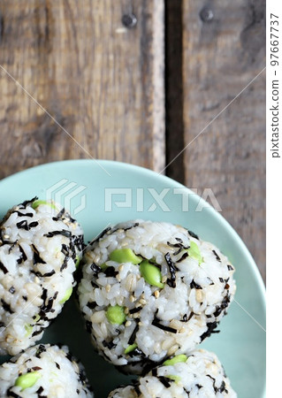 Salted kelp and edamame mixed rice balls Salted kelp and edamame mixed rice balls 97667737