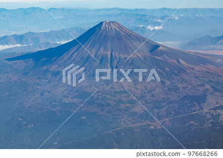 晴朗的秋天鳥瞰富士山 晴朗的秋天鳥瞰富士山 97668266