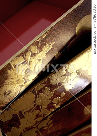 江戶時代的漆器漆器漆器奢華的 jubako 江戶時代的漆器漆器漆器奢華的 jubako 97668310
