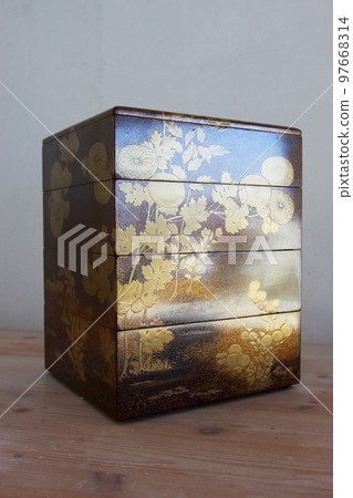 Edo period lacquer Lacquer lacquer four-tiered luxurious box 97668314