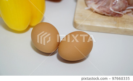 各種配料和褐殼蛋 97668335