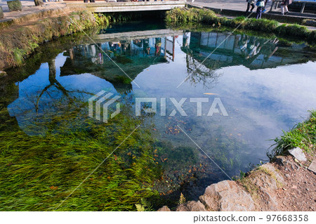 山梨縣忍野村忍野八海湧池 97668358