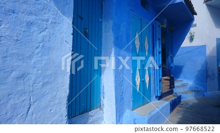 The blue city, the back alley of Chefchaouen [Morocco Chefchaouen] 97668522