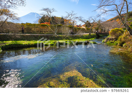 Oshino Village, Yamanashi Prefecture Autumn Oshino Hakkai, Nigori Pond and Mt. Fuji 97669261