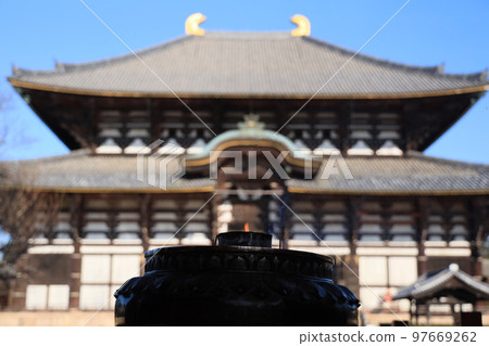 Incense Burner and Great Buddha Hall 97669262