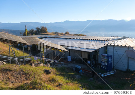 Yamanashi Hottarakashi Onsen early morning 97669368