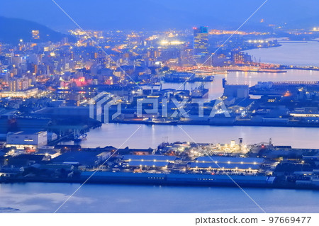 [香川縣]彩虹中閃耀的高松標誌塔和從屋島丸看到的高松市區夜景 97669477