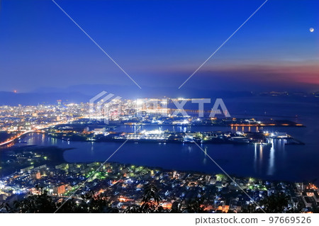 [Kagawa Prefecture] Takamatsu Symbol Tower shining in rainbow and evening view of Takamatsu city area seen from Yashimaru 97669526
