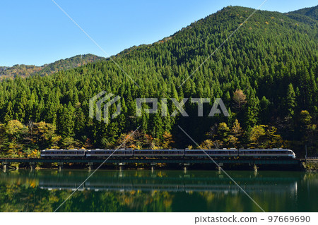 寬視圖折疊 寬視圖折疊 97669690