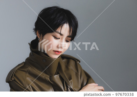 A woman with short hair 97670338