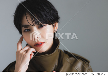 A woman with short hair 97670347