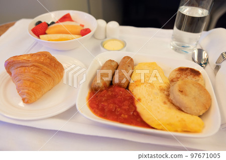 Delicious omelet breakfast in business class 97671005