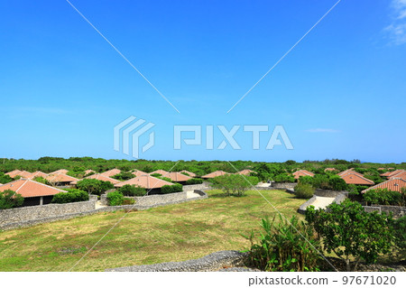 竹富島：紅瓦屋頂的房屋 97671020