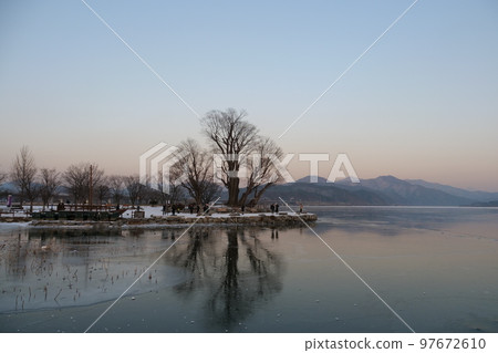 Winter head 97672610