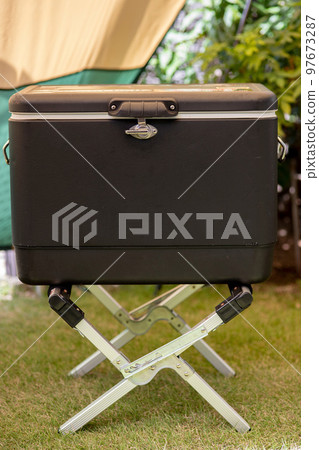 Image of camping cooler box 97673287